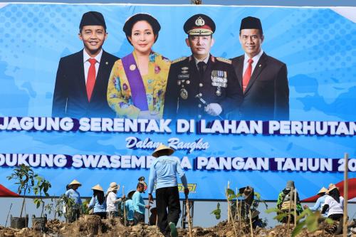 Terus Wujudkan Swasembadan Pangan, Kapolri Laksanakan Penanaman Jagung Kuartal III 